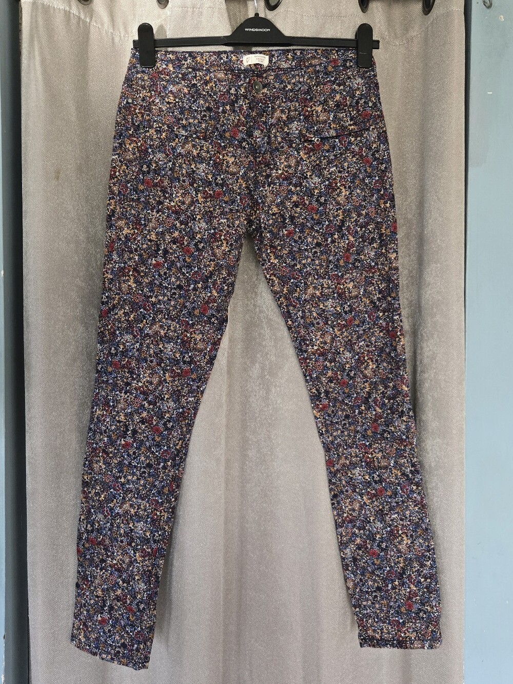 ⭐️Esprit Floral Print Skinny Jeans - Navy with Red, Blue & Orange Accents⭐️